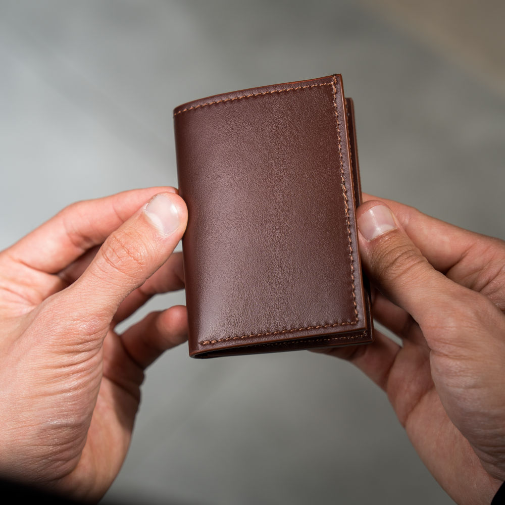 minimalist leather wallet